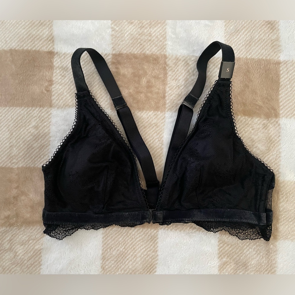 Victoria's Secret Black Lace Triangle Bralette with Velvet Accents NWT